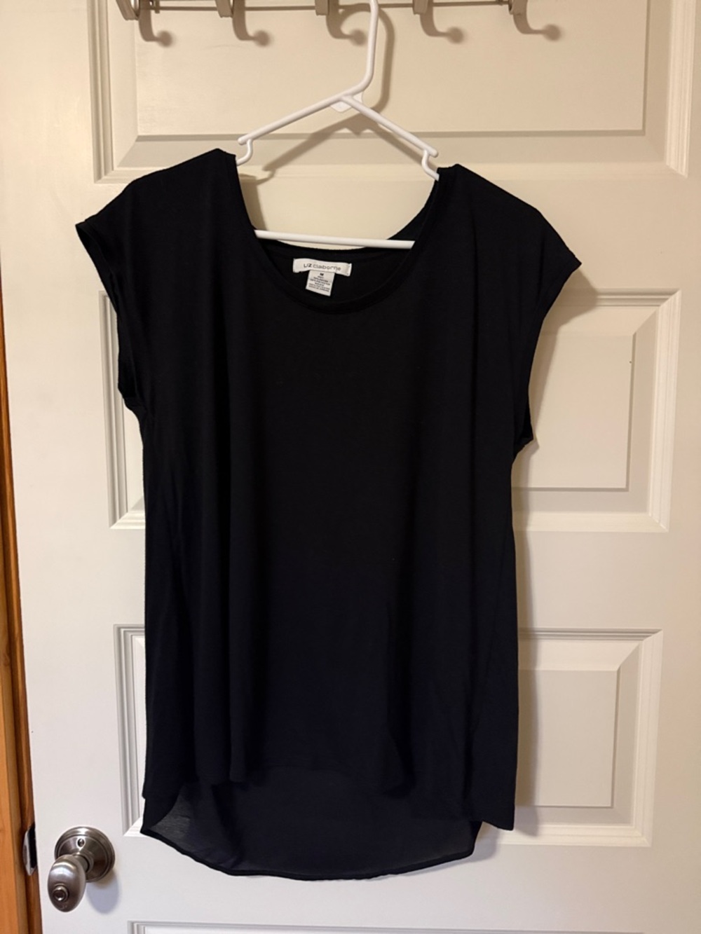 Liz Claiborne Black Short-Sleeve Women's Tee with Split Back